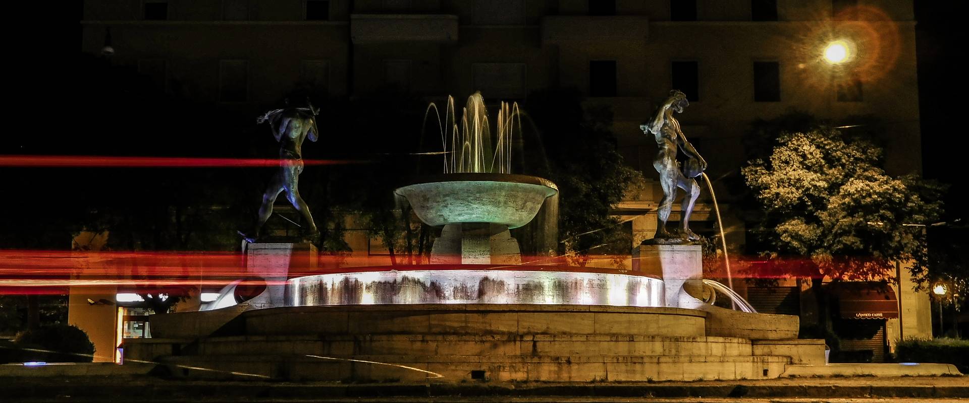 Fontana dei due fiumi in Largo Garibaldi foto di Luca Nacchio